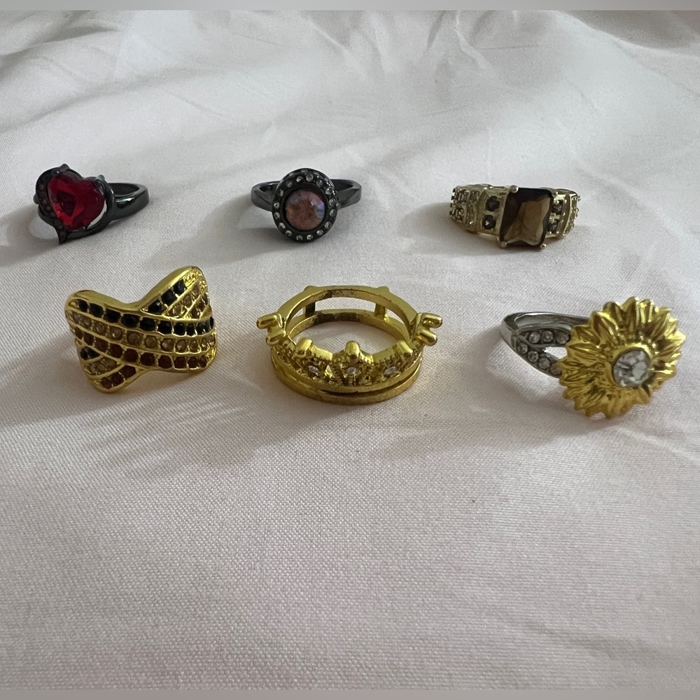 Women’s bundle of costume rings